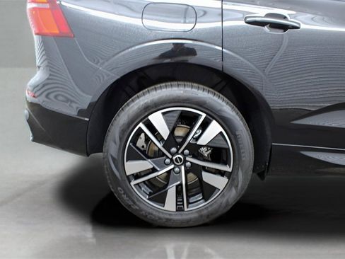 New 2026 Volvo XC60 B5 Core w/ Protection Package Premier image 17