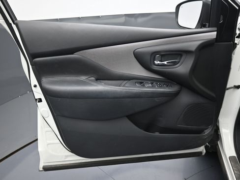 Used 2024 Nissan Murano SV w/ SV Midnight Edition Package image 18