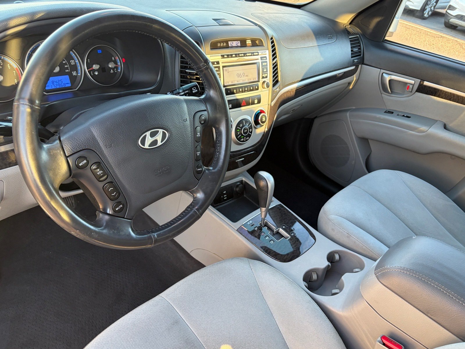 Used 2009 Hyundai Santa Fe SE FWD image 16