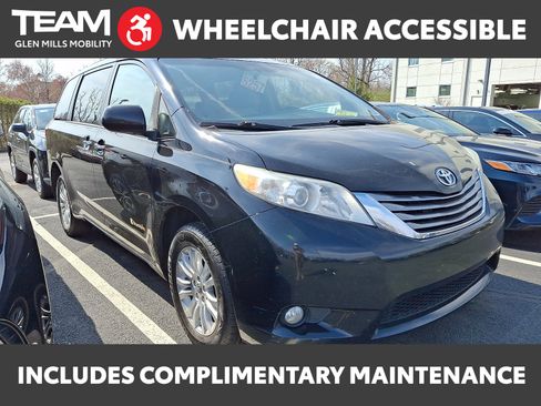 Used 2015 Toyota Sienna XLE w/ XLE Navigation Package image 1