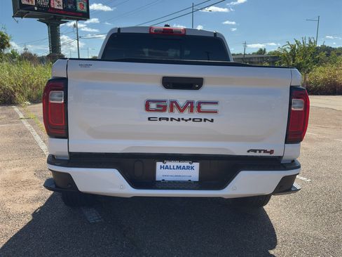 Used 2024 GMC Canyon AT4 w/ Technology Package AWD/4WD image 5