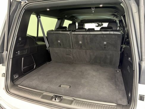 Used 2024 Jeep Wagoneer L Series II w/ Flexible Seating Group image 8