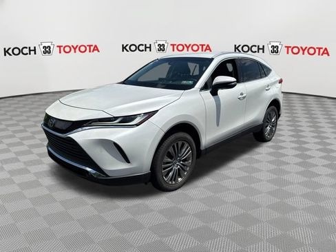 Used 2024 Toyota Venza XLE AWD/4WD image 3