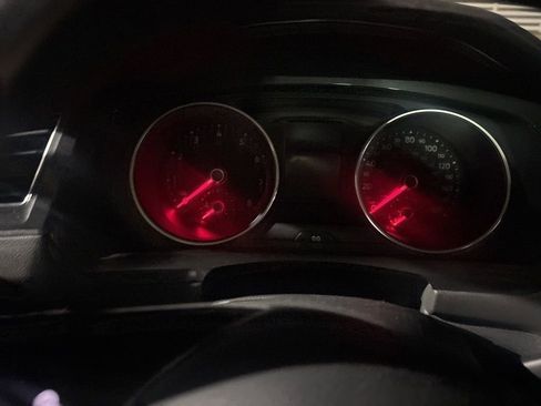 Used 2019 Volkswagen Tiguan SE image 12