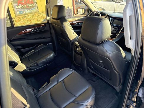 Used 2015 Cadillac Escalade Premium image 47