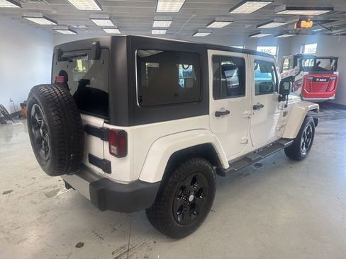 Used 2017 Jeep Wrangler Unlimited Sahara image 12