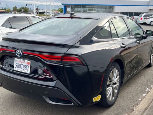 Certified 2022 Toyota Mirai w/ Advanced Technology Package RWD image 4