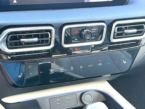 New 2026 Nissan Sentra SL w/ Floor Mat Package FWD image 24
