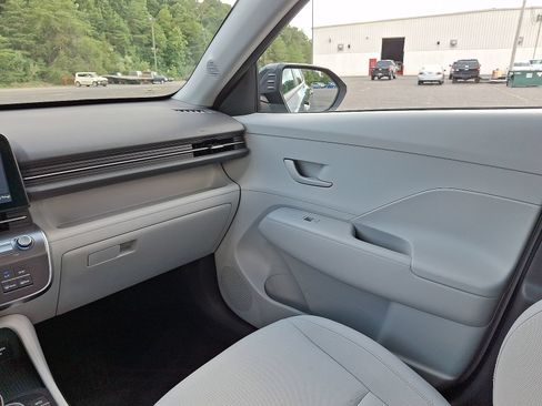 Used 2024 Hyundai Kona SEL AWD/4WD image 2