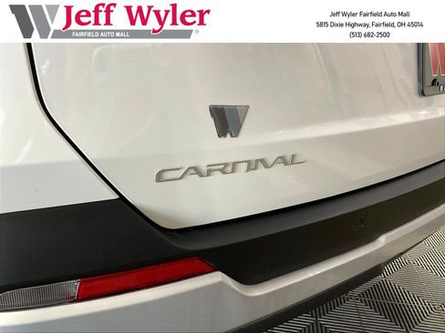 New 2026 Kia Carnival EX FWD image 13