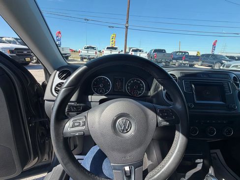 Used 2016 Volkswagen Tiguan S image 11