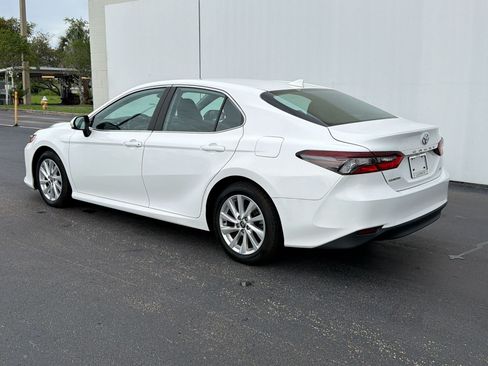 Used 2021 Toyota Camry LE w/ Carpet Mat Package (TMS) FWD image 3