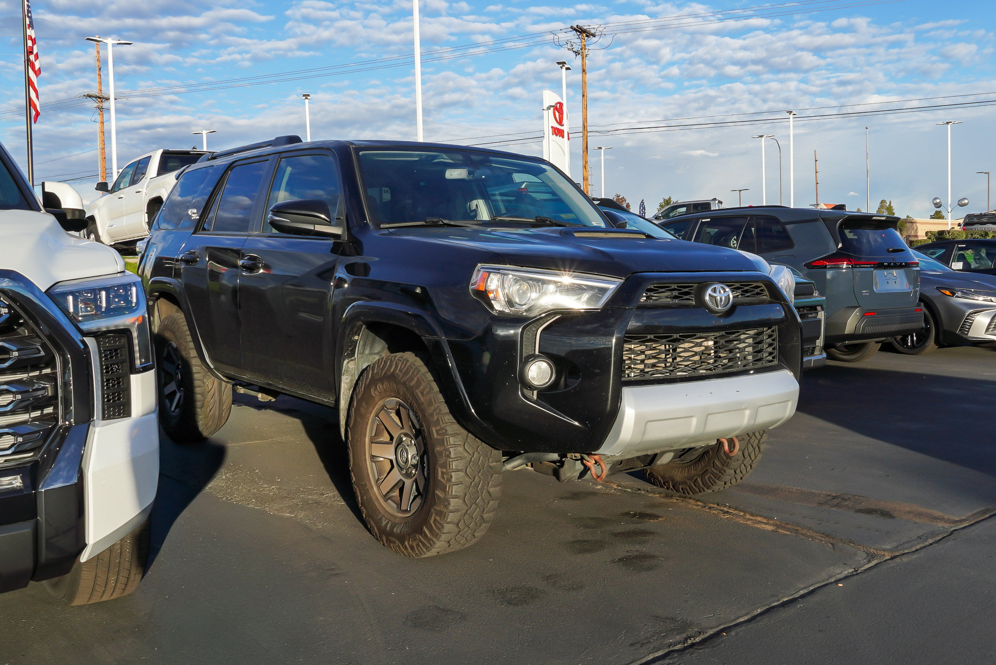 Certified 2019 Toyota 4Runner TRD Off-Road Premium AWD/4WD image 2
