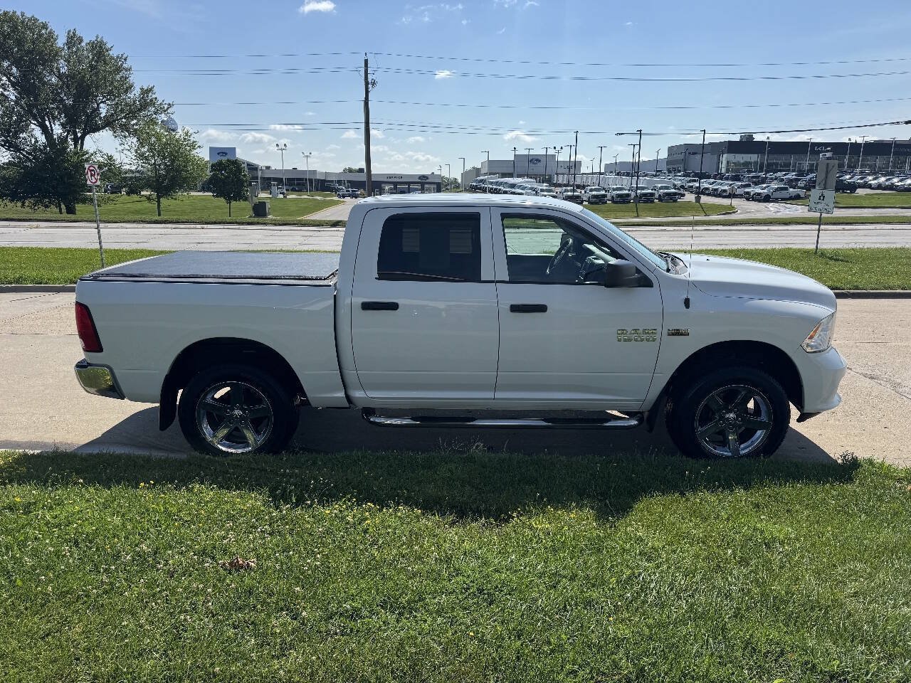 Used 2017 RAM 1500 Express AWD/4WD image 6