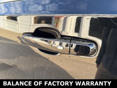 Used 2023 Chevrolet Traverse LT image 10