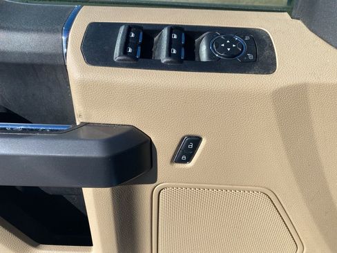 Used 2017 Ford F150 XLT image 14