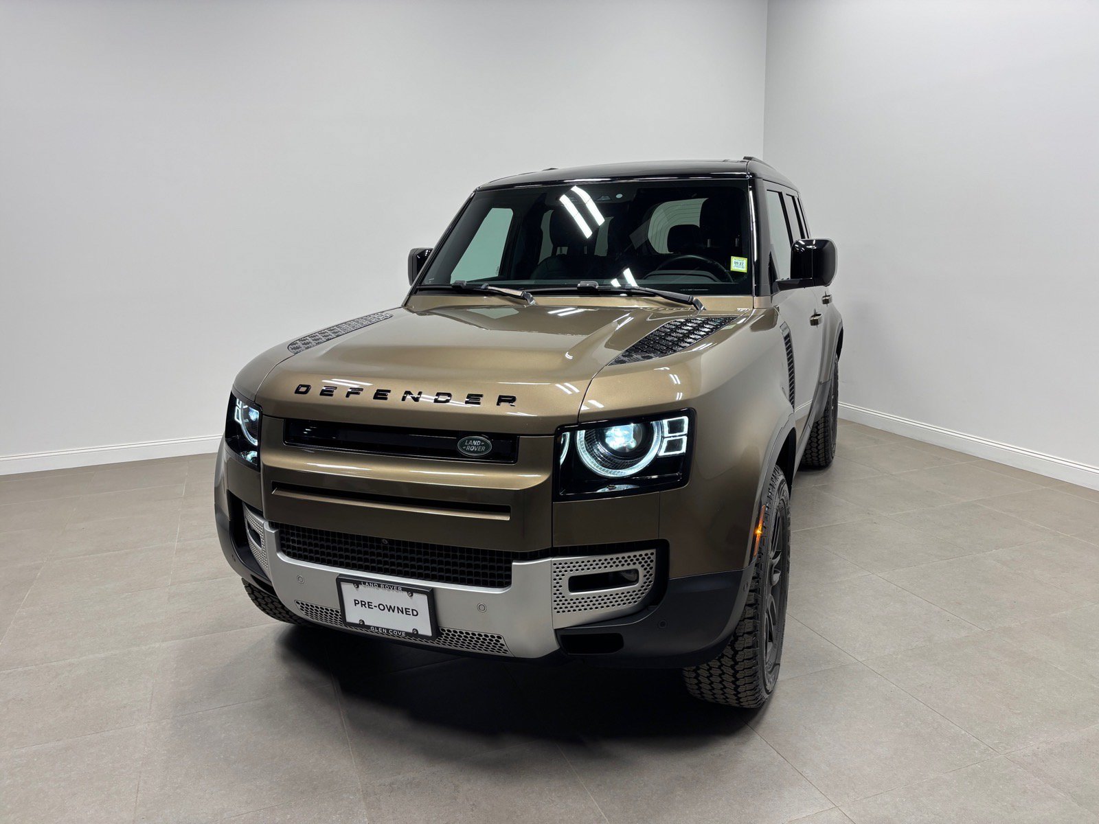 Used 2023 Land Rover Defender 110 S AWD/4WD image 2