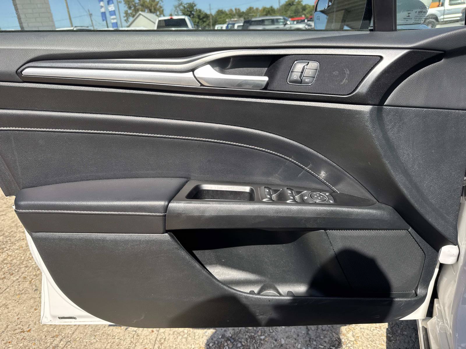 Used 2017 Ford Fusion Titanium FWD image 18
