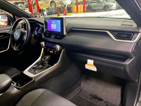 Used 2023 Toyota RAV4 SE image 14