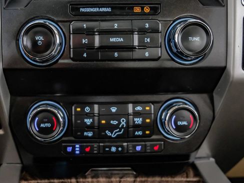 Used 2019 Ford F250 Lariat w/ Lariat Ultimate Package AWD/4WD image 26