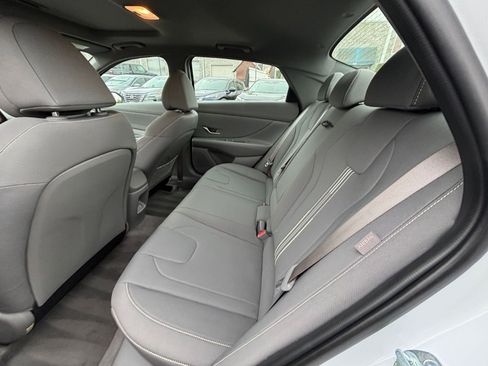 Used 2025 Hyundai Elantra SEL FWD image 25