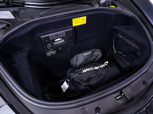 Used 2025 McLaren Artura RWD image 24