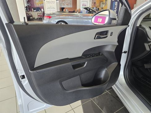 Used 2014 Chevrolet Sonic LT image 6