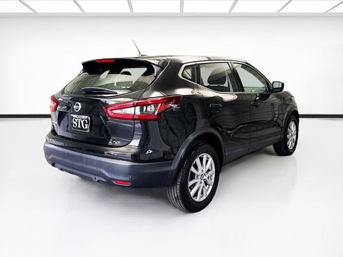 Used 2021 Nissan Rogue Sport S image 4