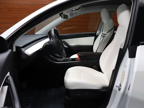 Used 2021 Tesla Model Y Long Range image 35