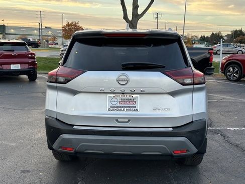 Used 2022 Nissan Rogue SV w/ SV Premium Package image 5
