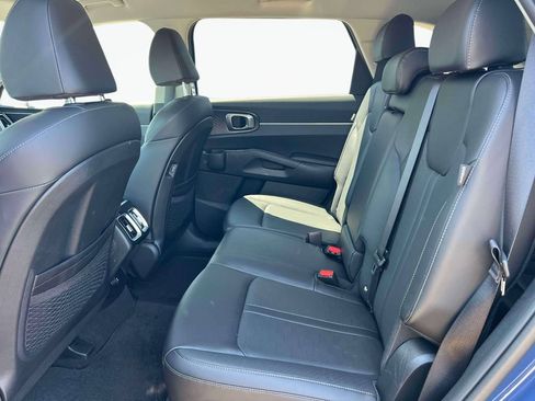 Certified 2025 Kia Sorento S AWD/4WD image 11