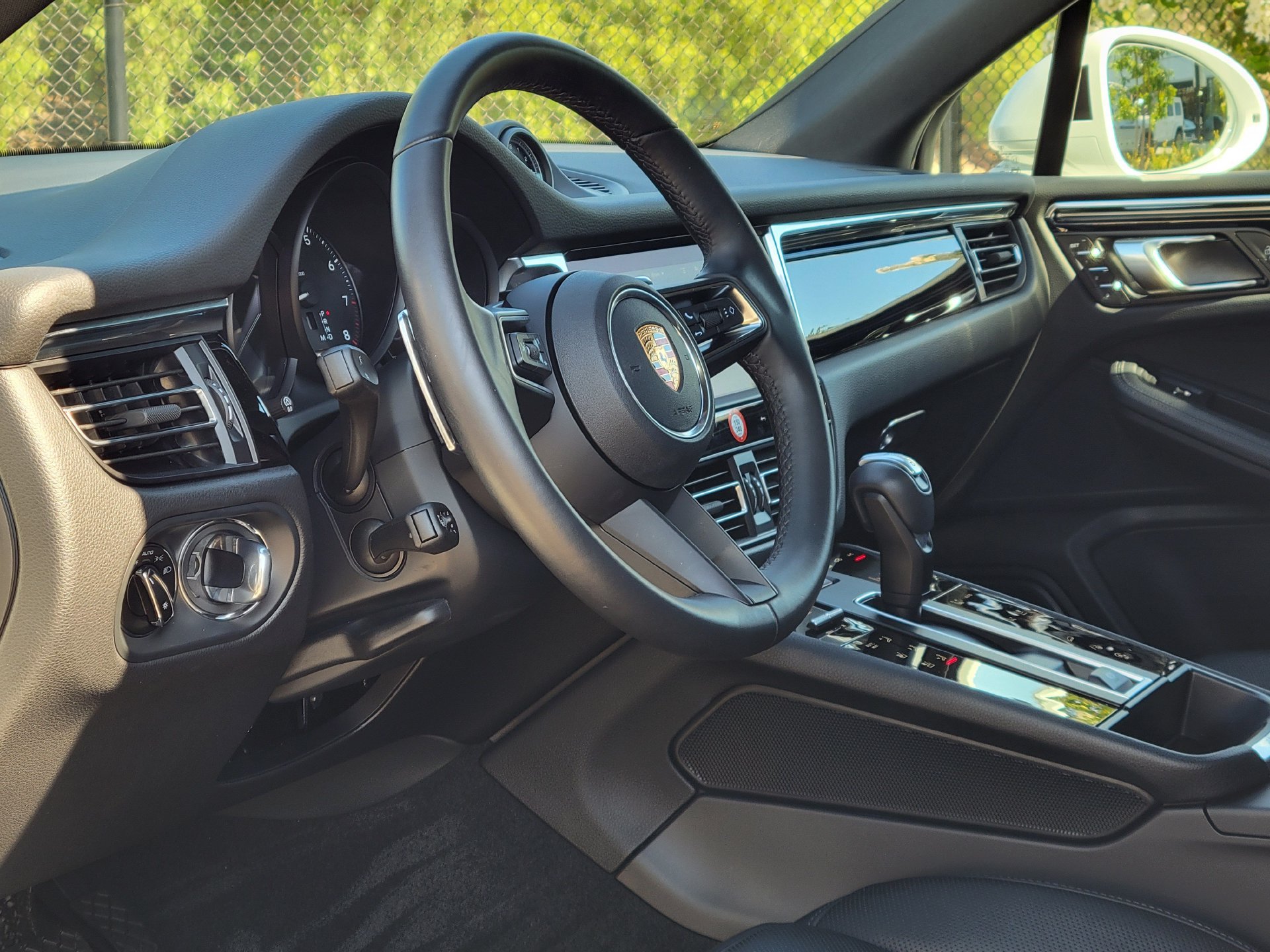 Used 2026 Porsche Macan AWD/4WD image 4