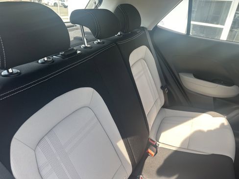 Used 2025 Hyundai Venue SEL FWD image 26