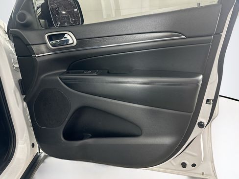 Used 2018 Jeep Grand Cherokee Limited w/ Luxury Group II AWD/4WD image 32