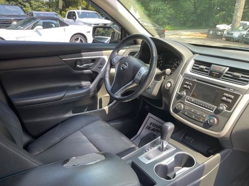 Used 2017 Nissan Altima 2.5 SR w/ Midnight Edition Package FWD image 49