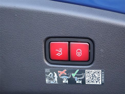 Certified 2025 Mercedes-Benz CLE 300 4MATIC Coupe image 17