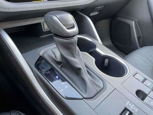 Used 2024 Toyota Highlander XLE image 33