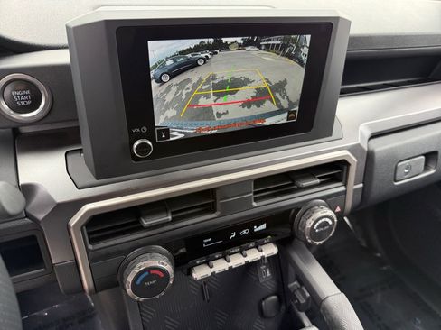 Used 2025 Toyota 4Runner SR5 AWD/4WD image 19
