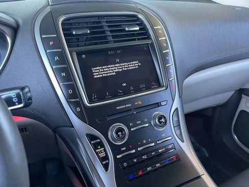 Used 2019 Lincoln Nautilus Reserve image 11