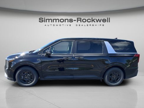 Used 2025 Kia Carnival FWD image 2