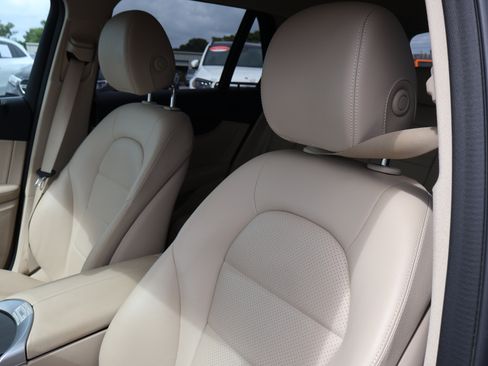 Used 2022 Mercedes-Benz GLC 300 image 11