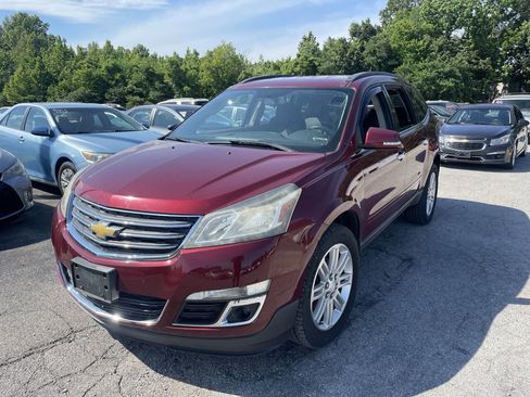 Used 2015 Chevrolet Traverse LT w/ Style and Technology Package FWD image 2