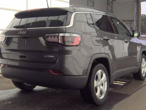 Used 2018 Jeep Compass Latitude FWD image 4
