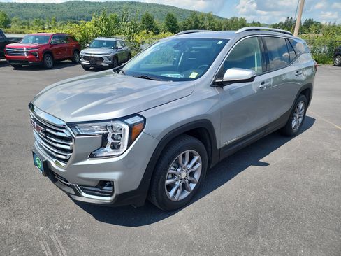 Certified 2023 GMC Terrain SLT w/ Infotainment Package II AWD/4WD image 4