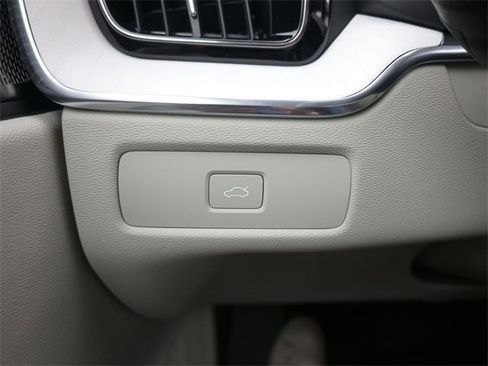 New 2026 Volvo XC60 B5 Ultra w/ Protection Package Premier image 29