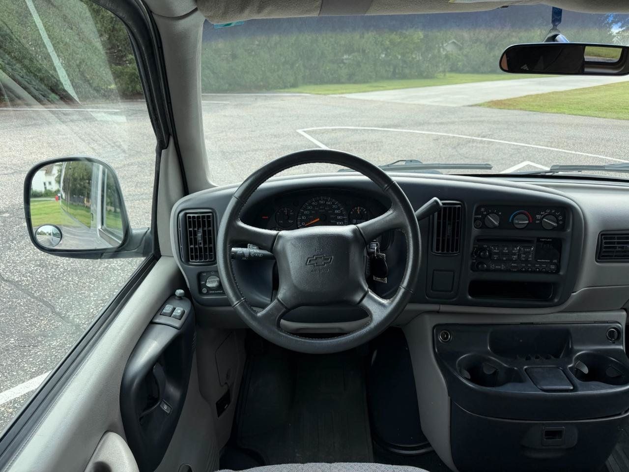 Used 1998 Chevrolet Express 2500 Passenger w/ Preferred Equipment Group RWD image 11
