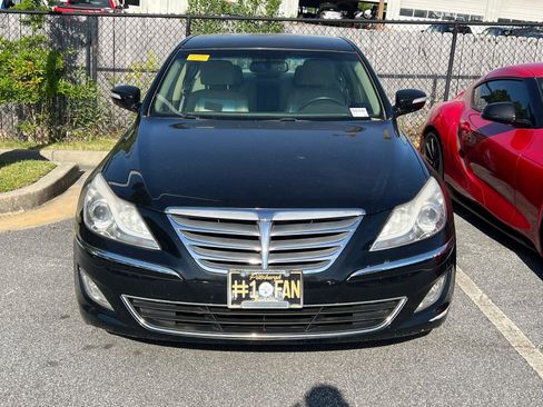Used 2013 Hyundai Genesis 3.8 RWD image 2