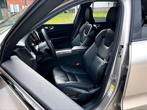 Used 2025 Volvo XC60 B5 Plus AWD/4WD image 32