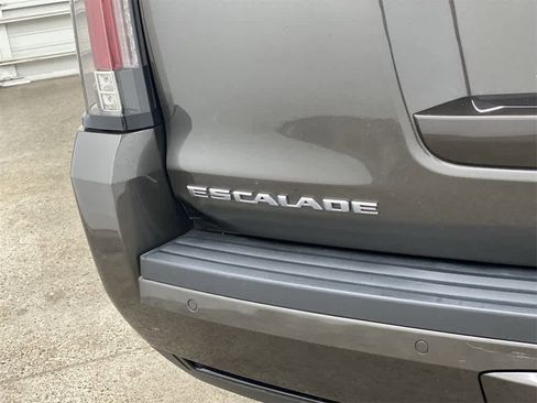 Used 2020 Cadillac Escalade Platinum image 10