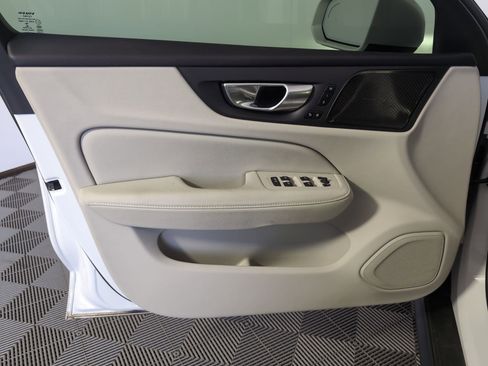 Used 2022 Volvo V60 T5 Cross Country w/ Advanced Package image 10